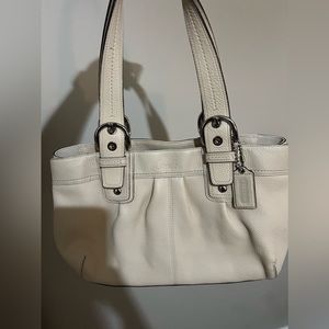 Cream / beige vintage coach shoulder bag